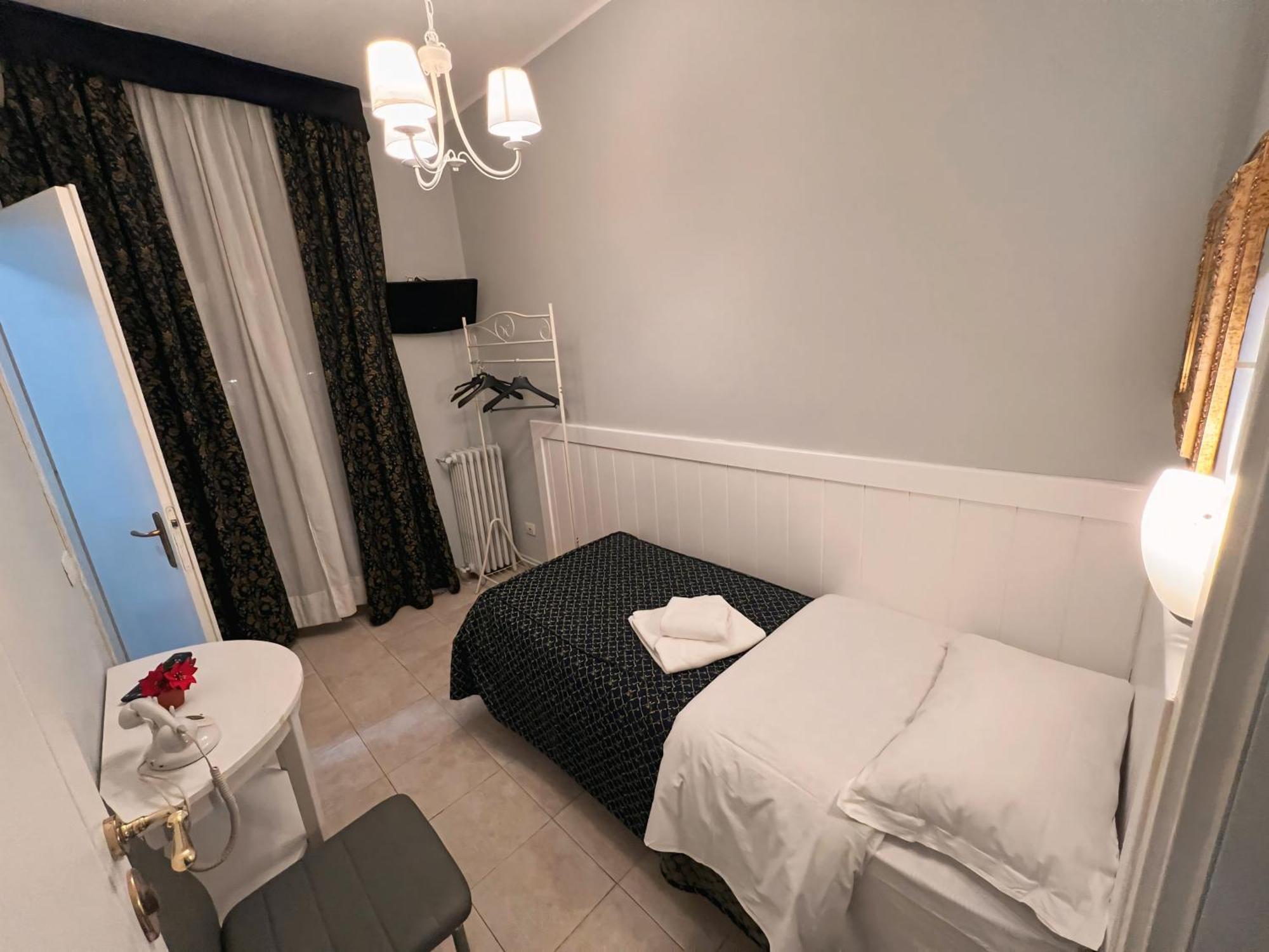 Hotel Aurelia Milano Centrale Habitación foto
